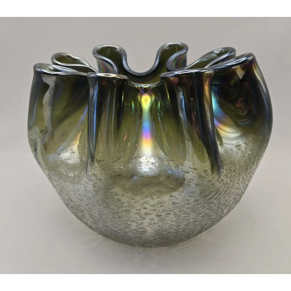 Vintage Carnival Vase Large Swung Or Pinched Rim‎ Bottom Textured Design